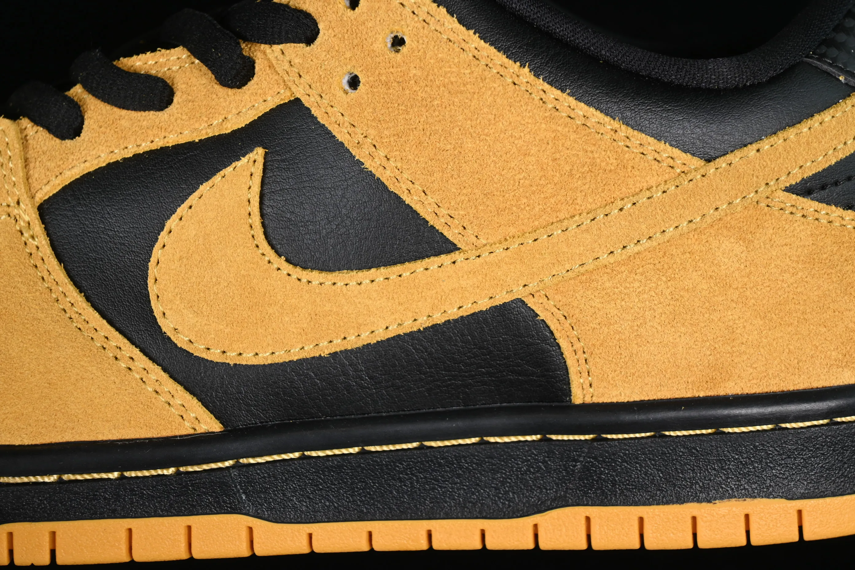 All Categories Nk SB Dunk Series Nk SB Dunk Low Low-top sneakers Nk Dunk SB Low "Valentines Day" Raw rubber black and yellow Retro low-top casual sports skateboard shoes 304292-706